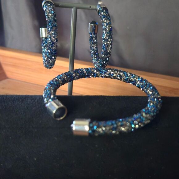 Swarovski  elements Women's Silver and Blue Jewelry set - Picture 1 of 8